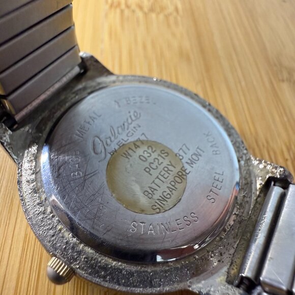 Vintage Galaxie by Elgin Two Tone Stretch Metal Watch W1477, 37mm - Picture 5 of 5